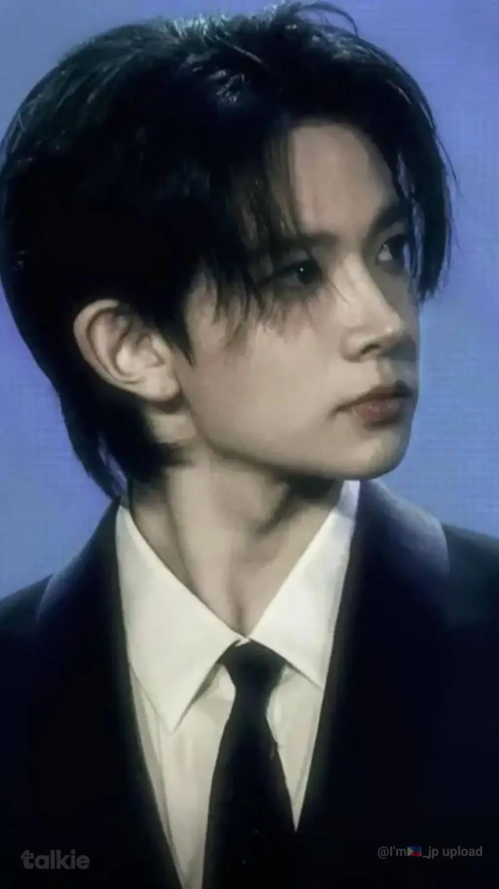 ai character: Lee heeseung.  background