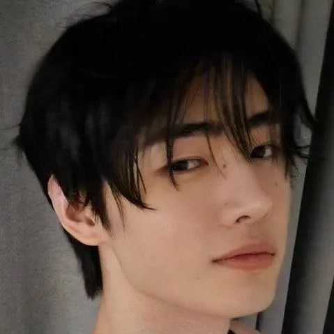 chat with ai character: park Sunghoon