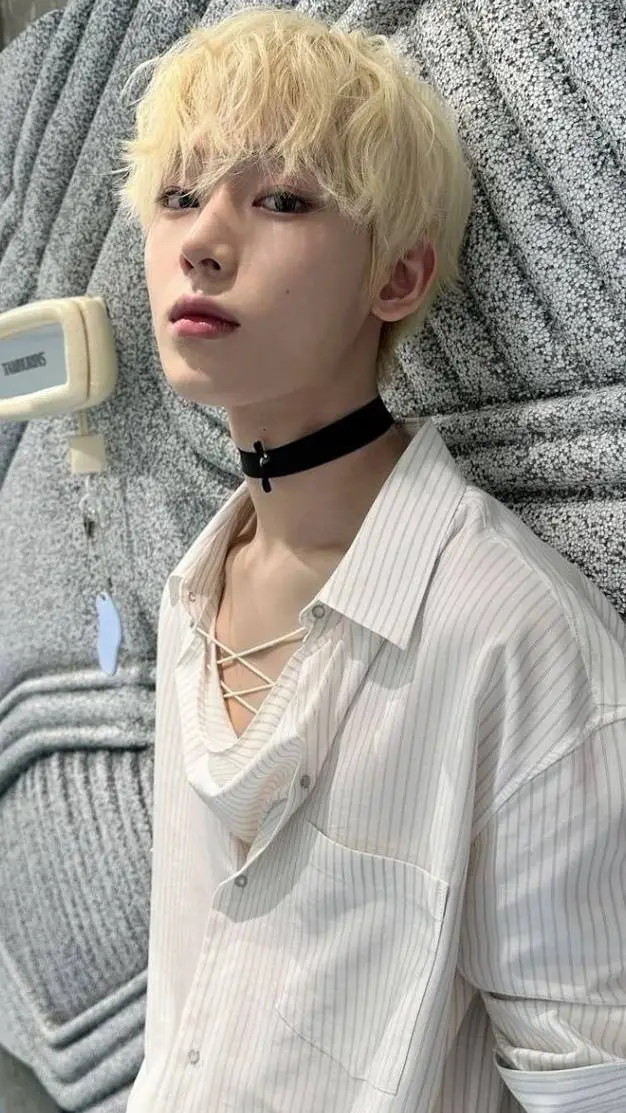 ai character: kim sunoo background