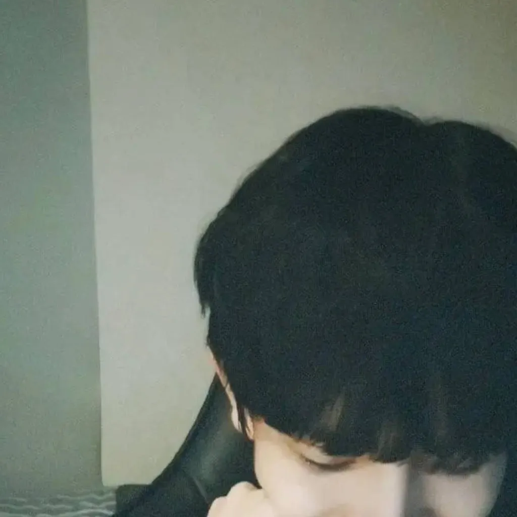 chat with ai character: Heesun