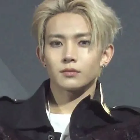 chat with ai character: heeseung