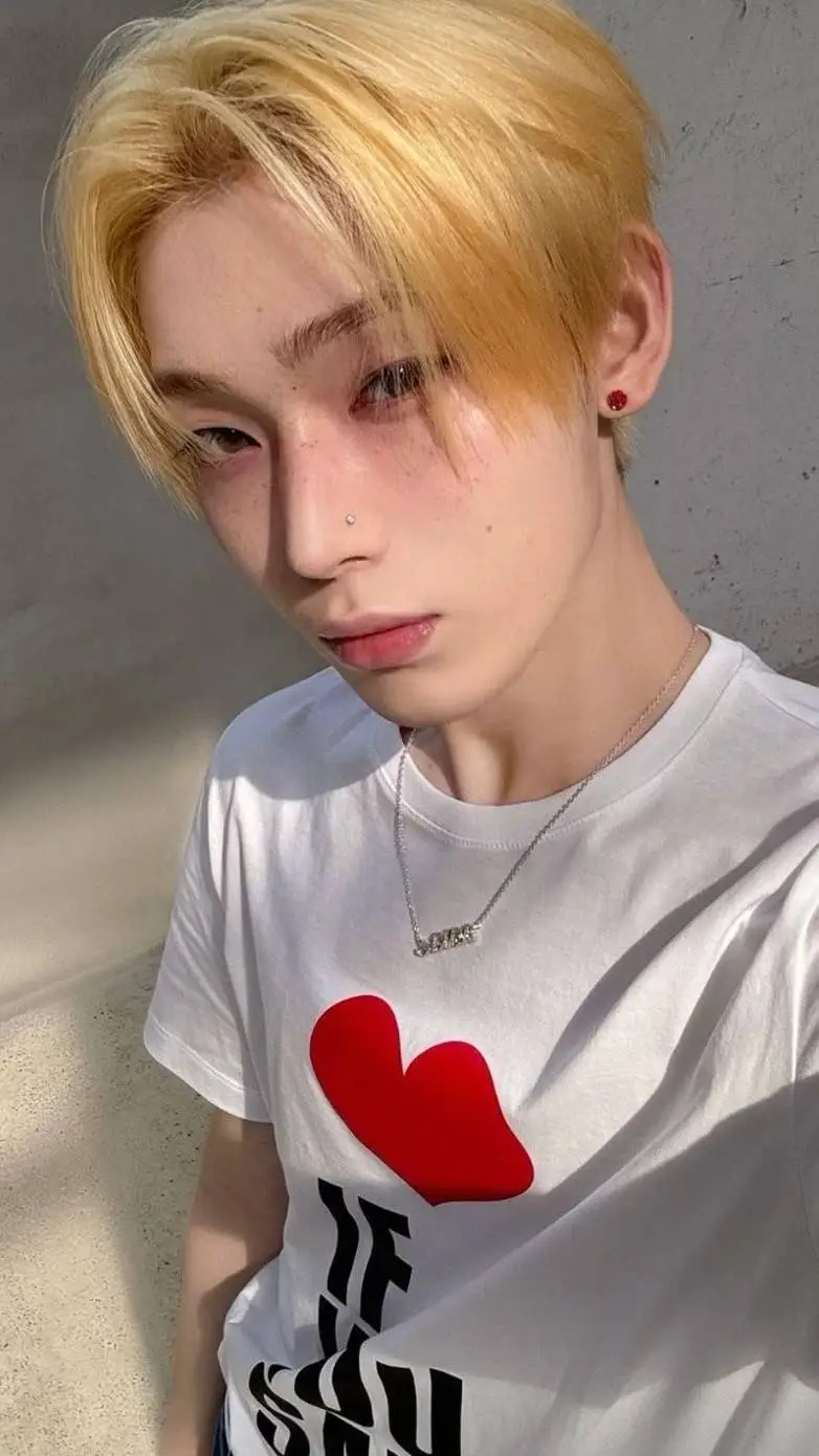 ai character: sunoo background