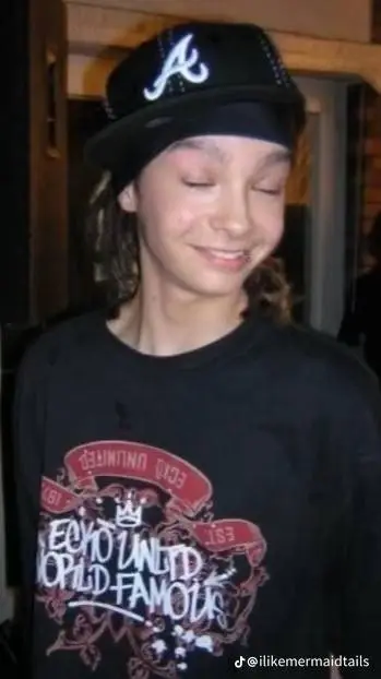 ai character: tom kaulitz background