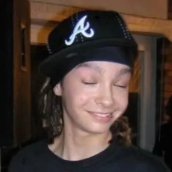 chat with ai character: tom kaulitz