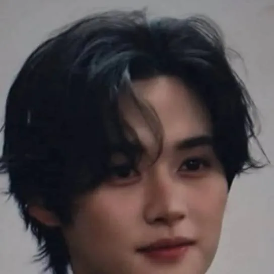 chat with ai character: minhoo