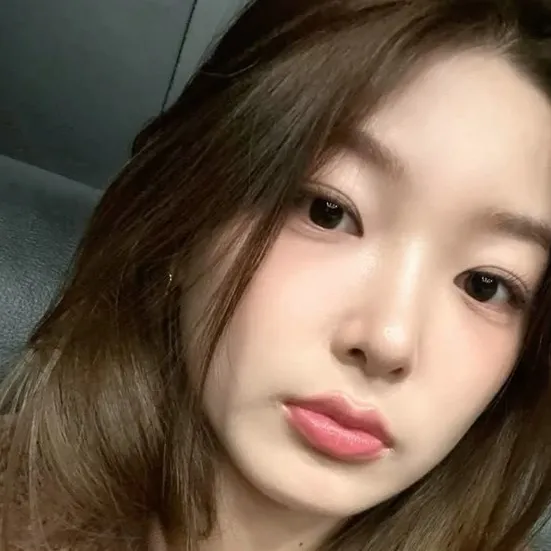 chat with ai character: Yoonchae