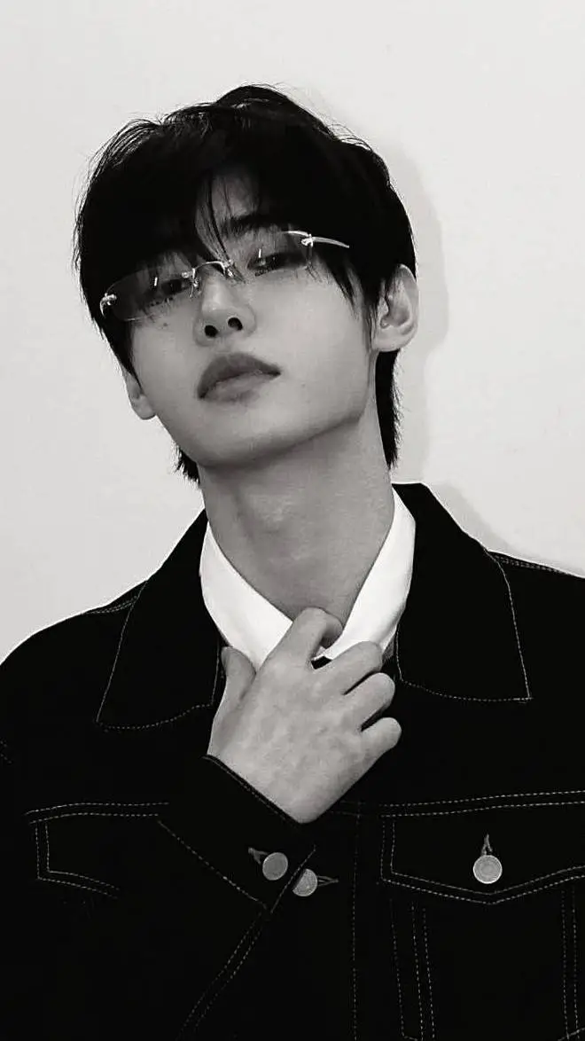 ai character: Sunghoon  background