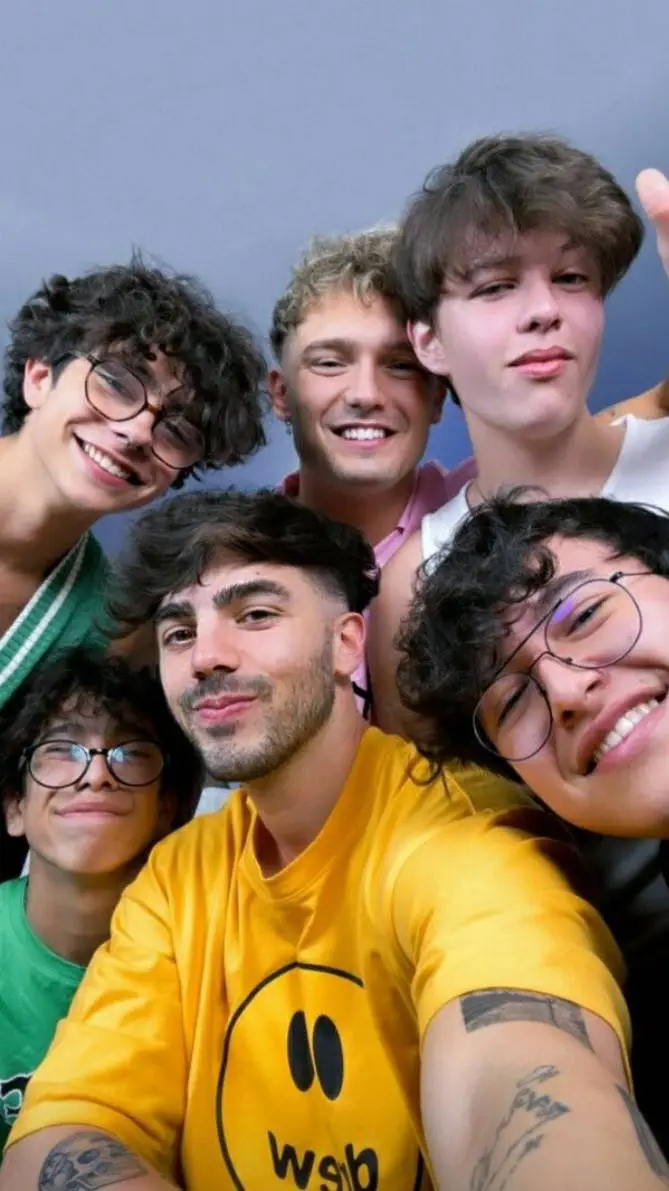 ai character: vecibanda y tu background