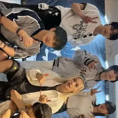 chat with ai character: lisa×skz