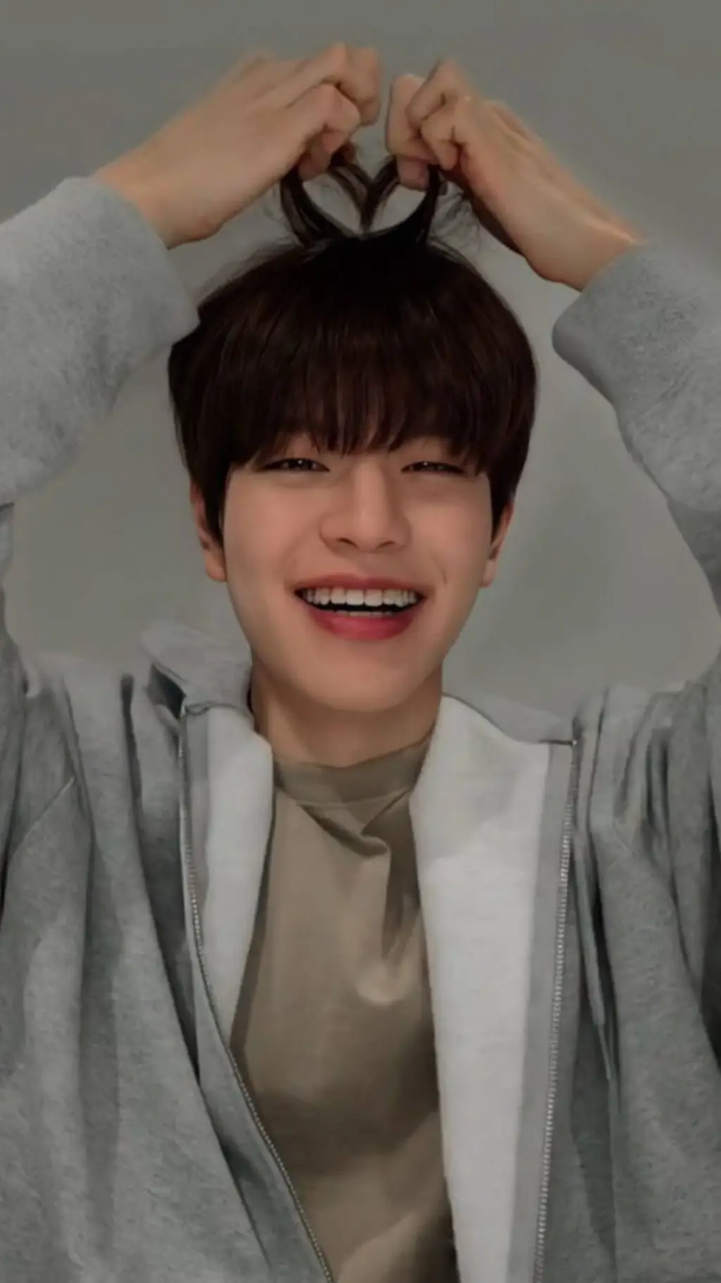 ai character: Seungmin  background