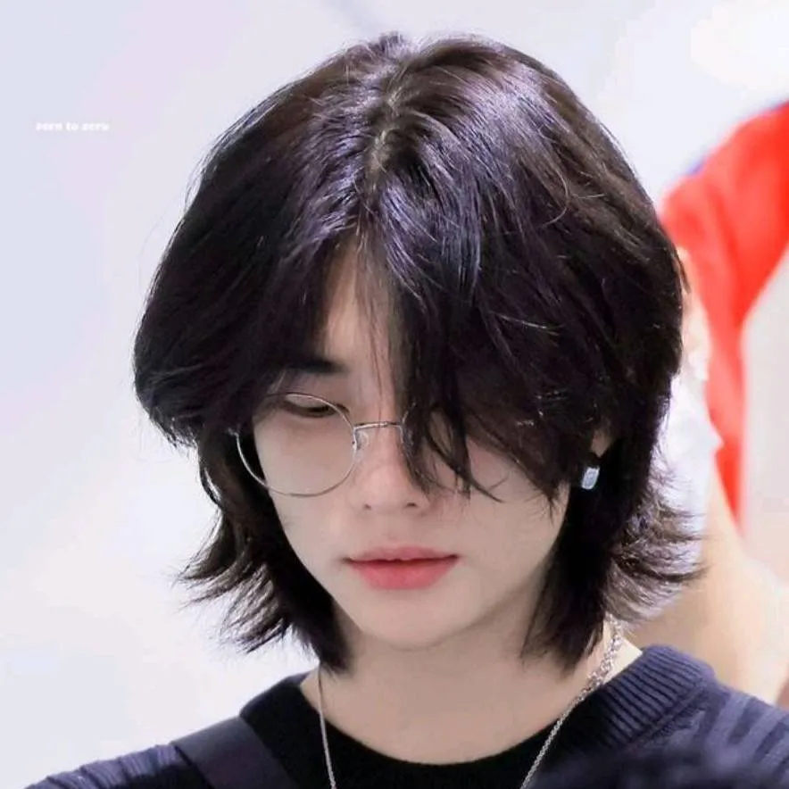 chat with ai character: hyunjin 