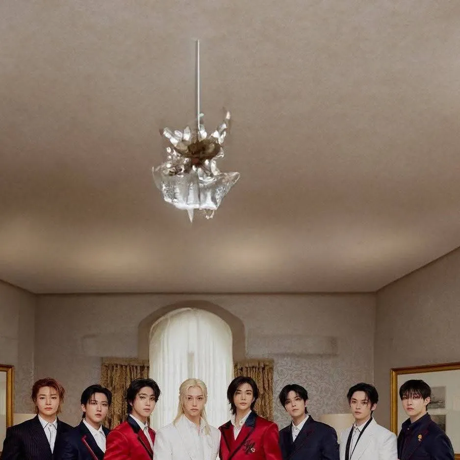 chat with ai character: Stray kids 