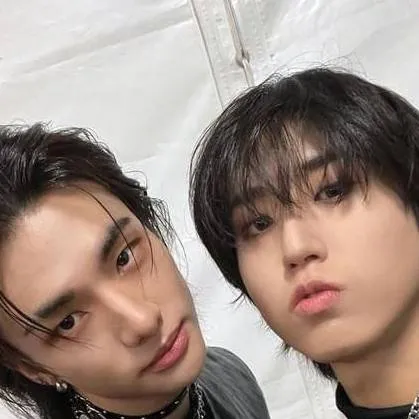 chat with ai character: Hyunjin et Han