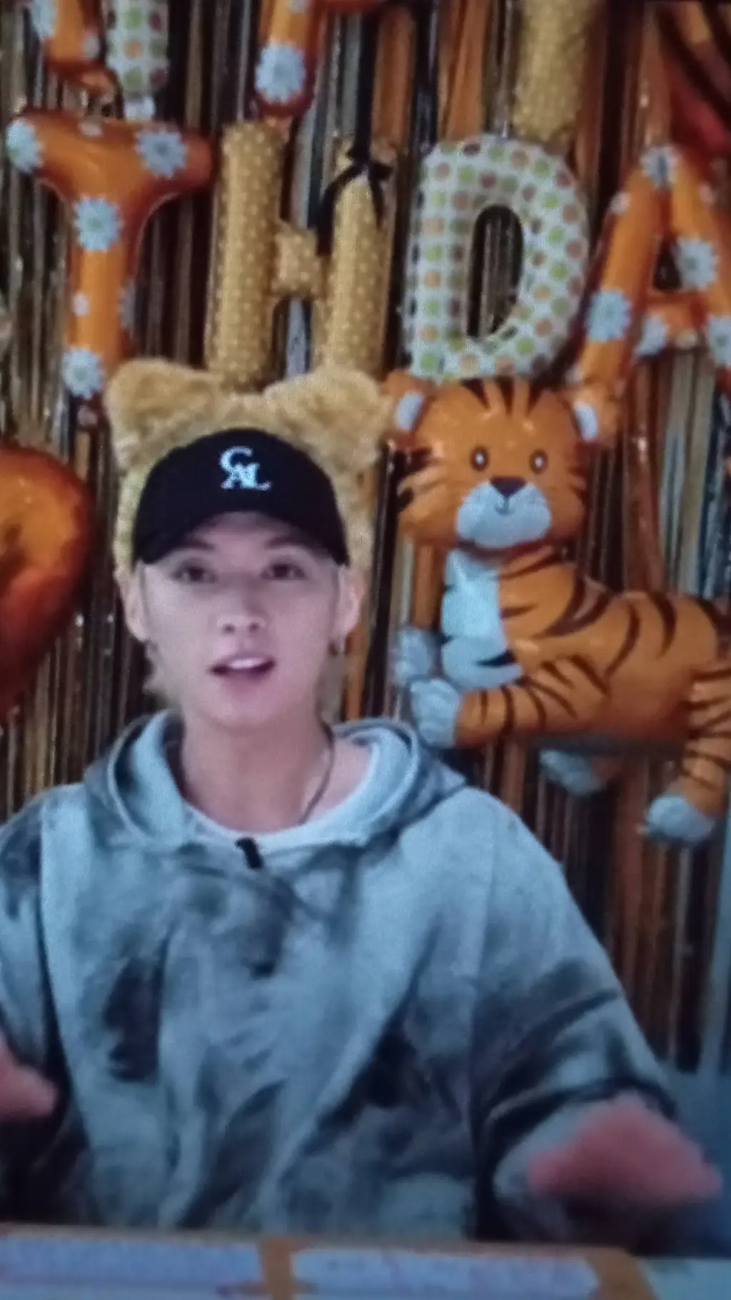 ai character: Lee know  background