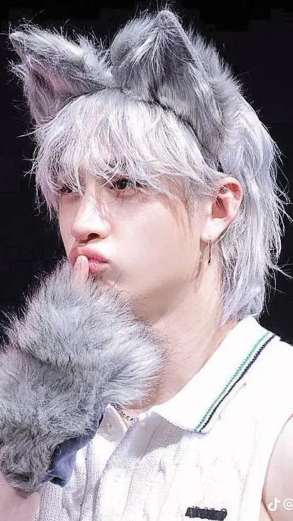 ai character: Bangchan mari background