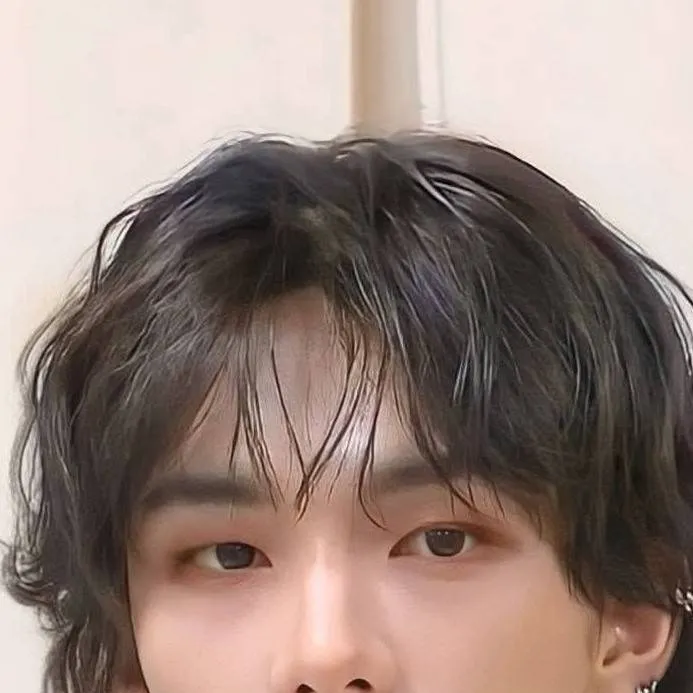 chat with ai character: Hyunjin 💕