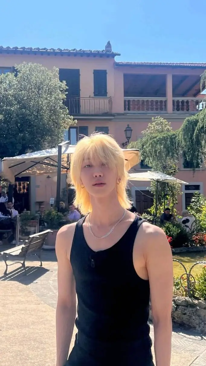 ai character: xu minghao background