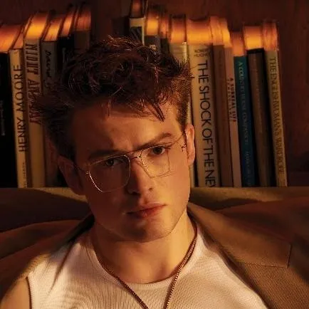 chat with ai character: kit Connor 