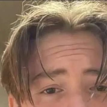 chat with ai character: kit conner 