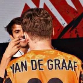 chat with ai character: bankzitter voetbal