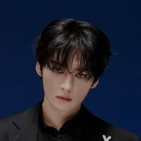 chat with ai character: lee know