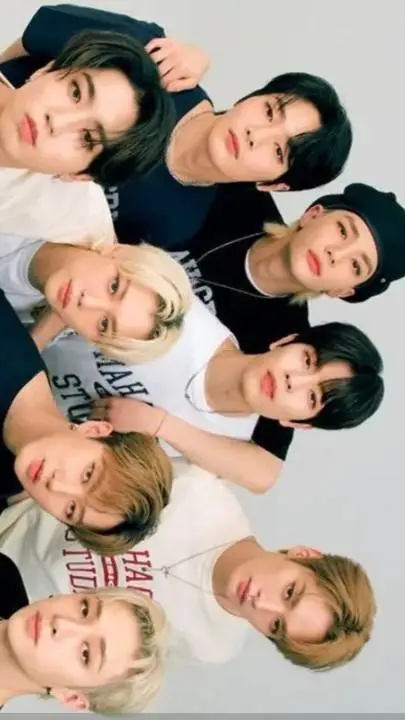ai character: Straykids 😔 background