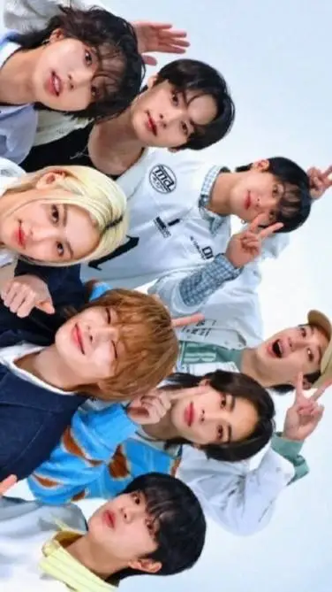 ai character: stray kids 😯 background