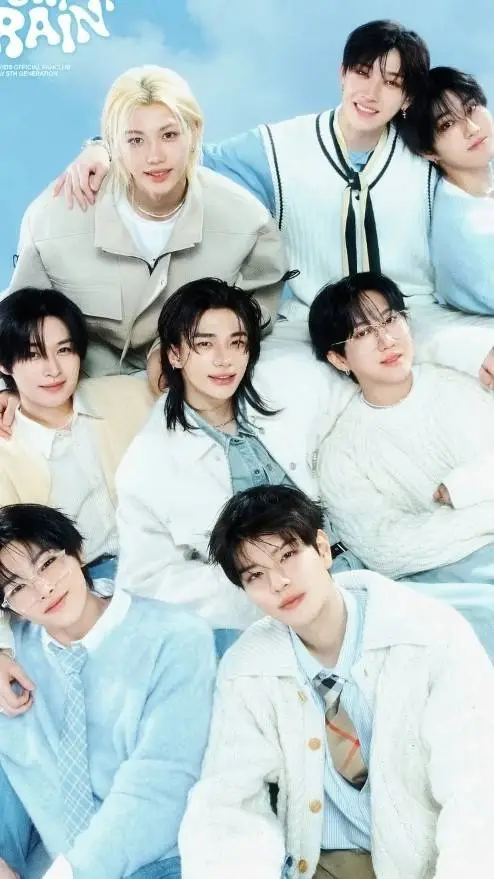 ai character: Straykids 🩸💅🏻 background
