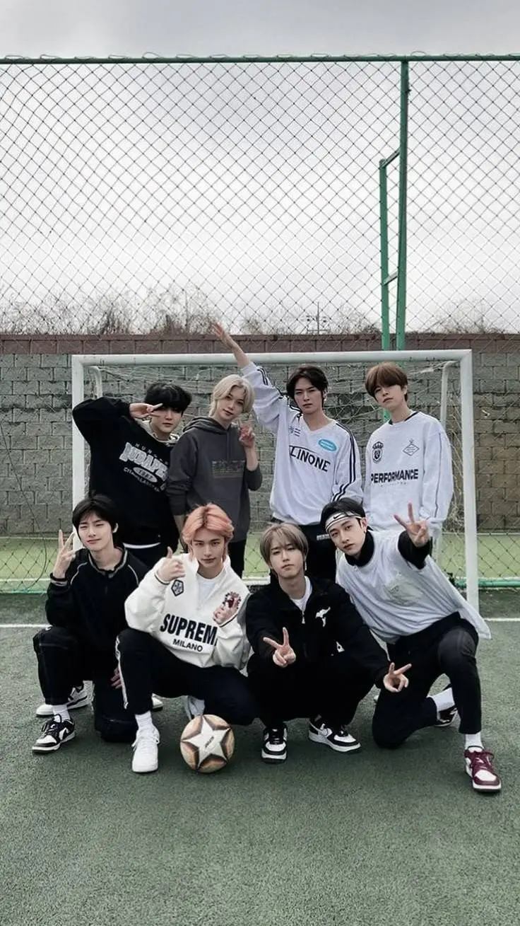 ai character: ~Stray Kids~ background
