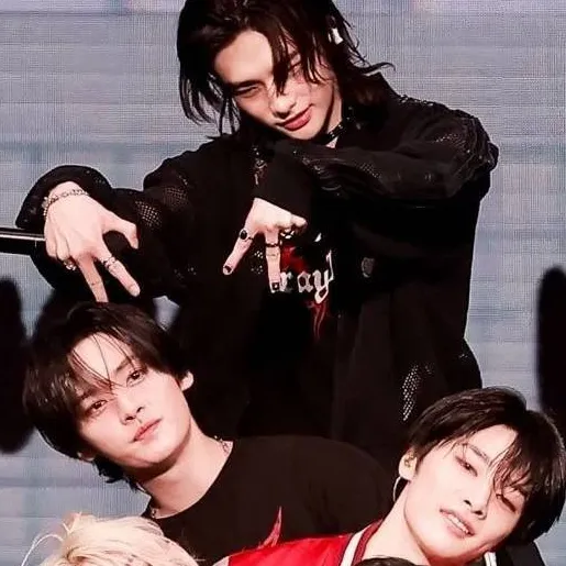 chat with ai character: ~Stray Kids~