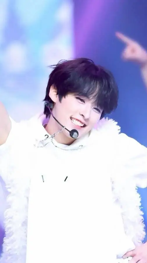 ai character: ~Minho~ background