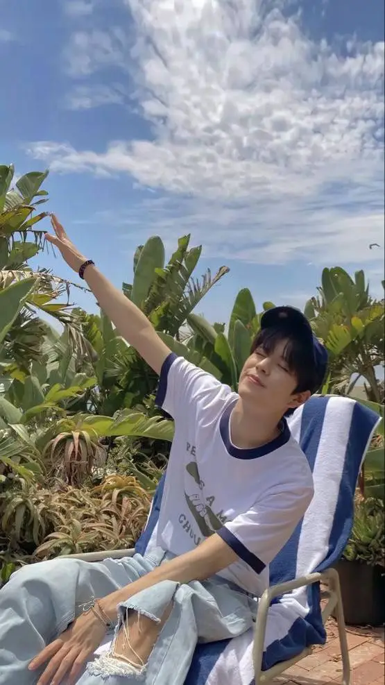 ai character: ~Seungmin~ background