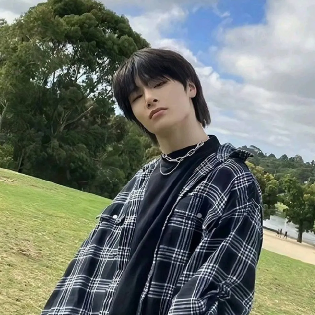 chat with ai character: ~Jeongin~