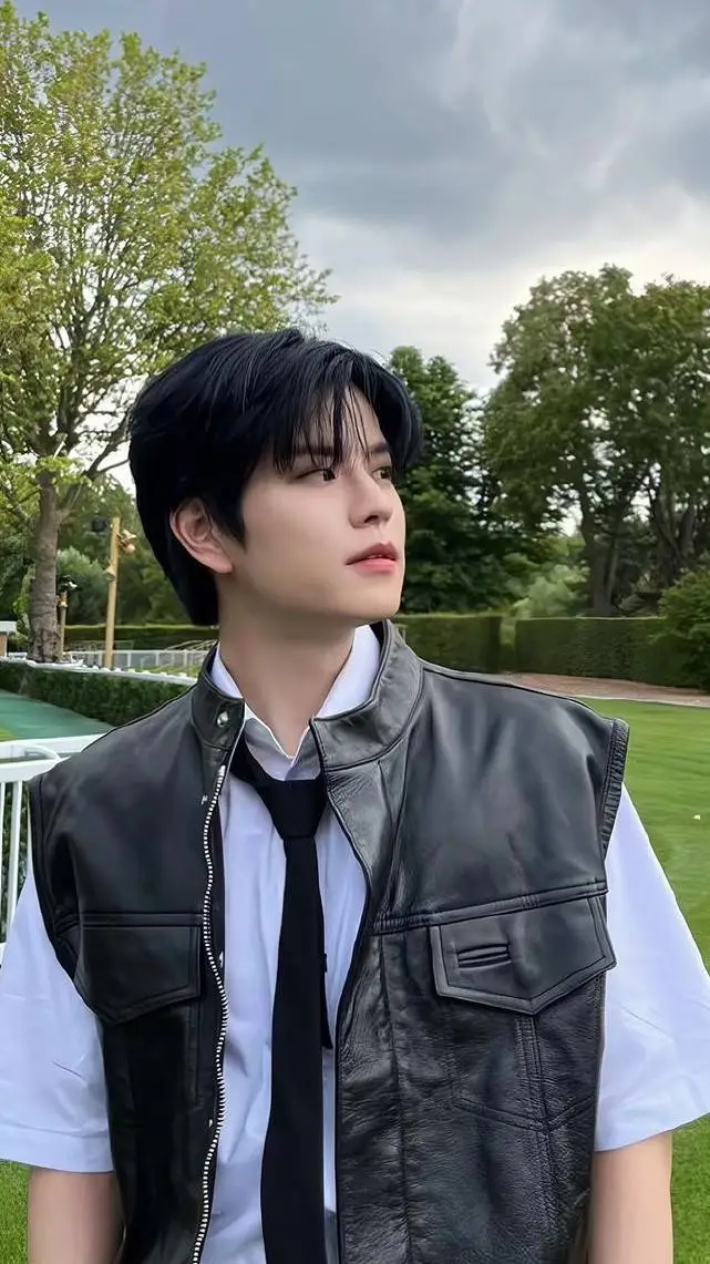 ai character: ~Seungmin~ background