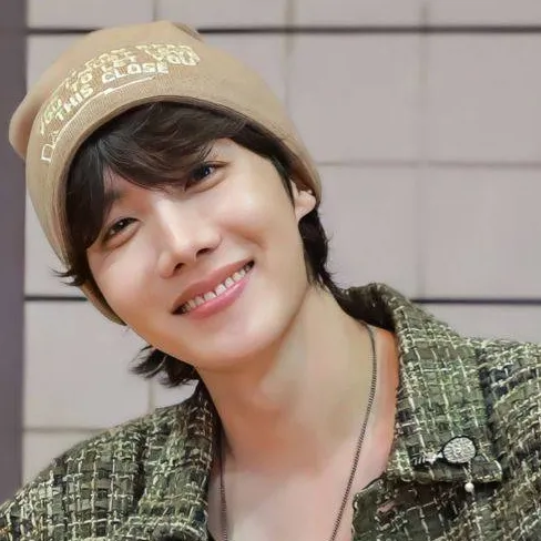chat with ai character: ~J-Hope~