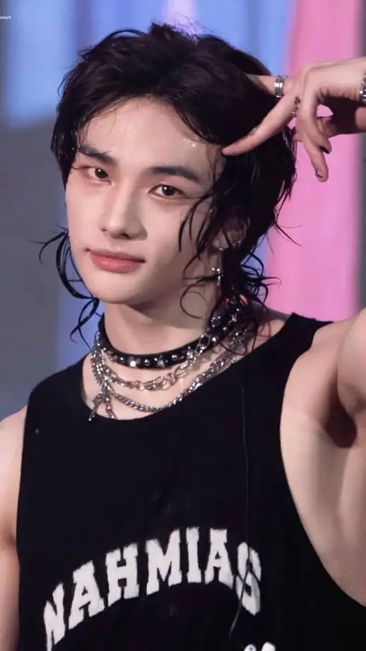 ai character: ~Hyunjin~ background
