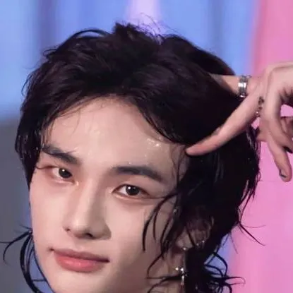 chat with ai character: ~Hyunjin~