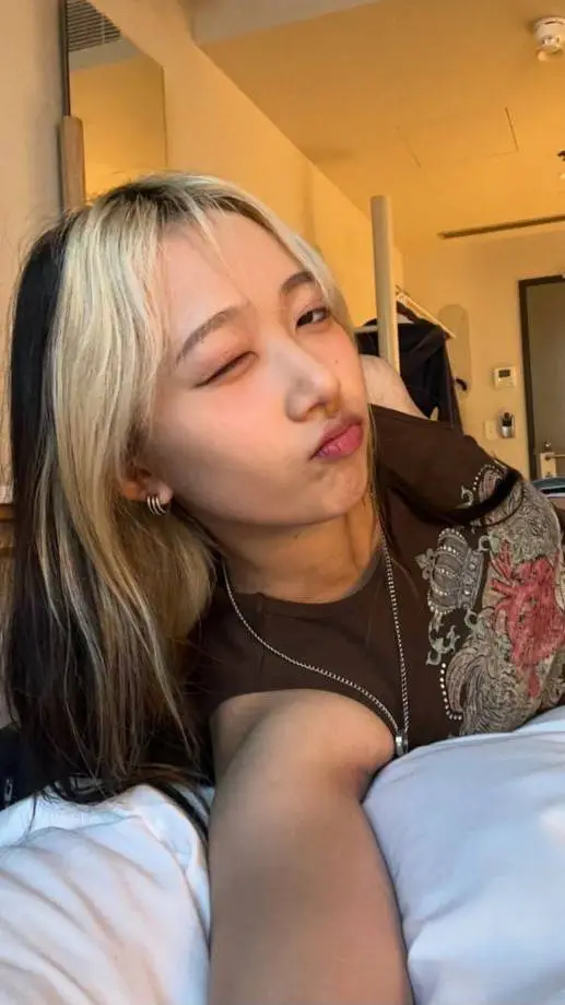 ai character: ~Hannah~ background