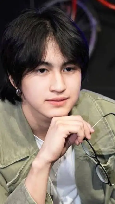 ai character: Anton/Ton background