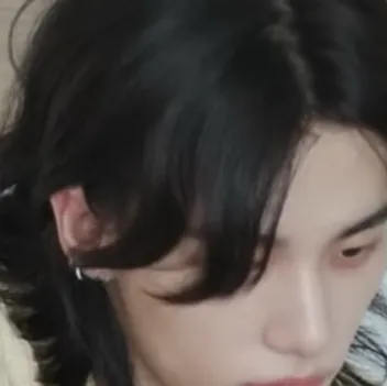 chat with ai character: ✨HYUNJIN✨