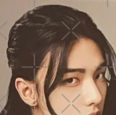 chat with ai character: Hyunjin