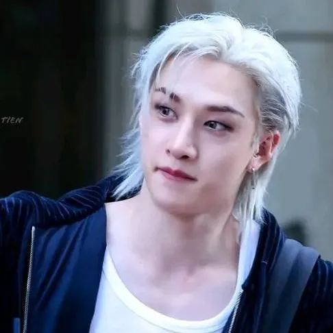 chat with ai character: ~Bangchan~^^,