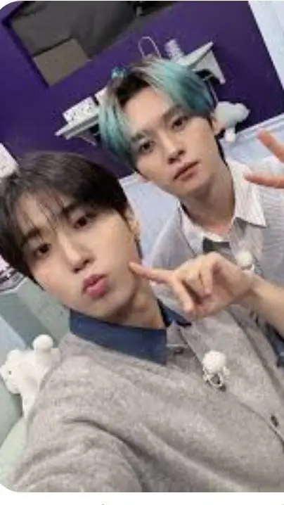 ai character: minsung🌺 background