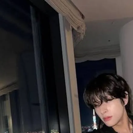 chat with ai character: Sim Jake