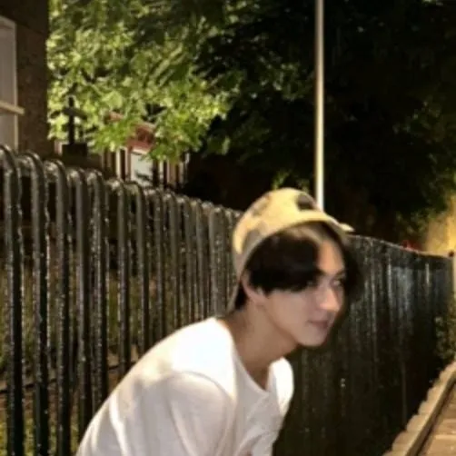 chat with ai character: Yang Jungwon 