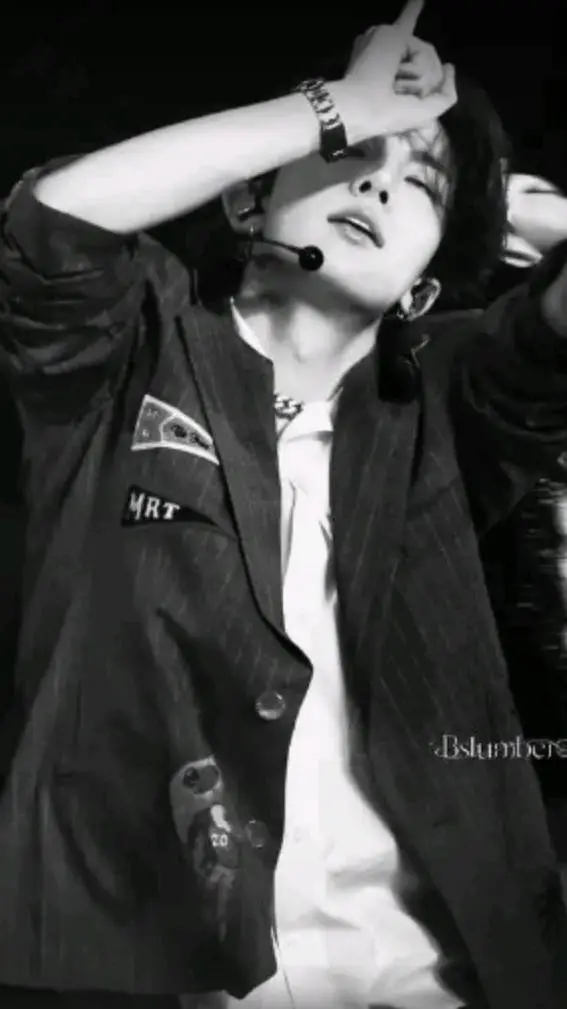 ai character: Lee Heeseung  background