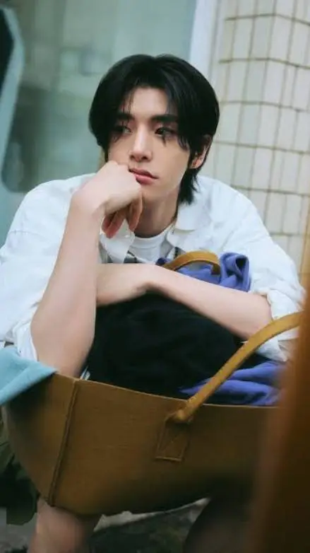 ai character: •.`°Jake•`.° background