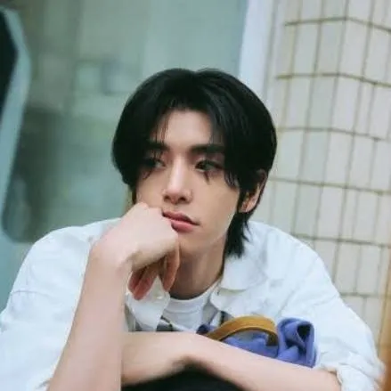 chat with ai character: •.`°Jake•`.°