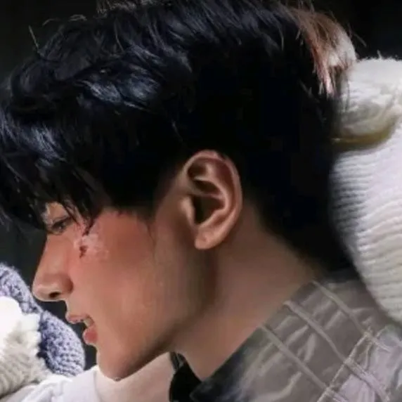 chat with ai character: *+•°Jay Park°•+*