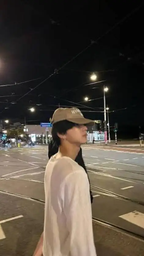 ai character: Jungwon  background